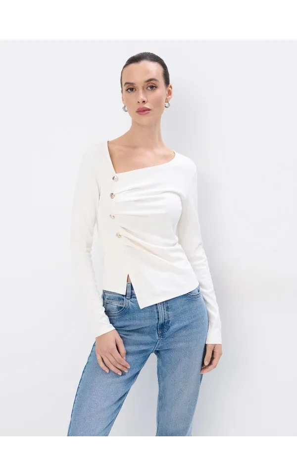 Blusa con scollo asimmetrico