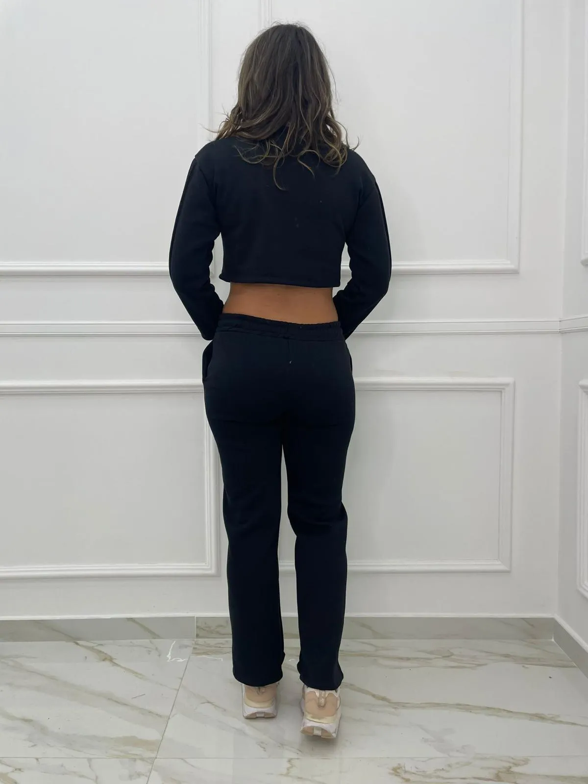 Tuta 2 pezzi con felpa crop e pantalone trama particolare
